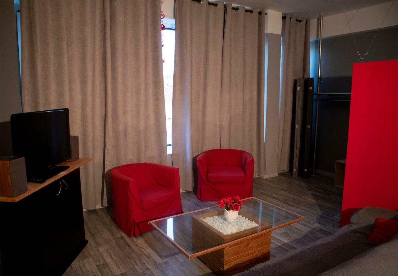 Red Grey Loft Apartment Athens Luaran gambar